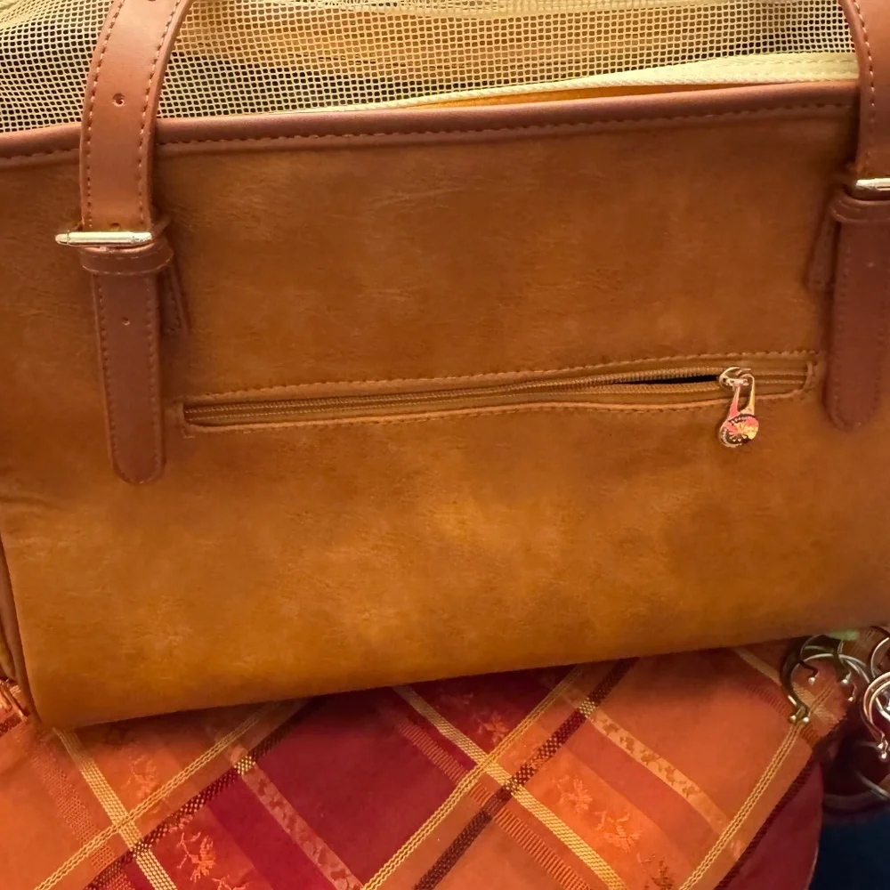 Lasaviin Leather Pet Carrier